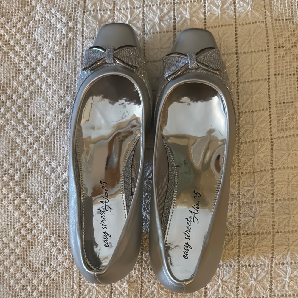 Easy Street silver/glitter kitten heels